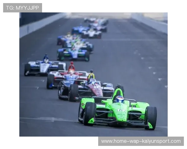 赛车碰撞后仍完成比赛：勇气与毅力的完美体现