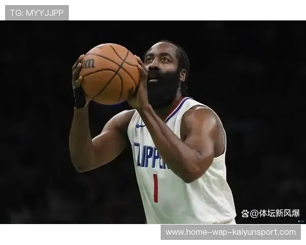 哈登的孤独战斗：35+10+11也难压住球队崩溃！